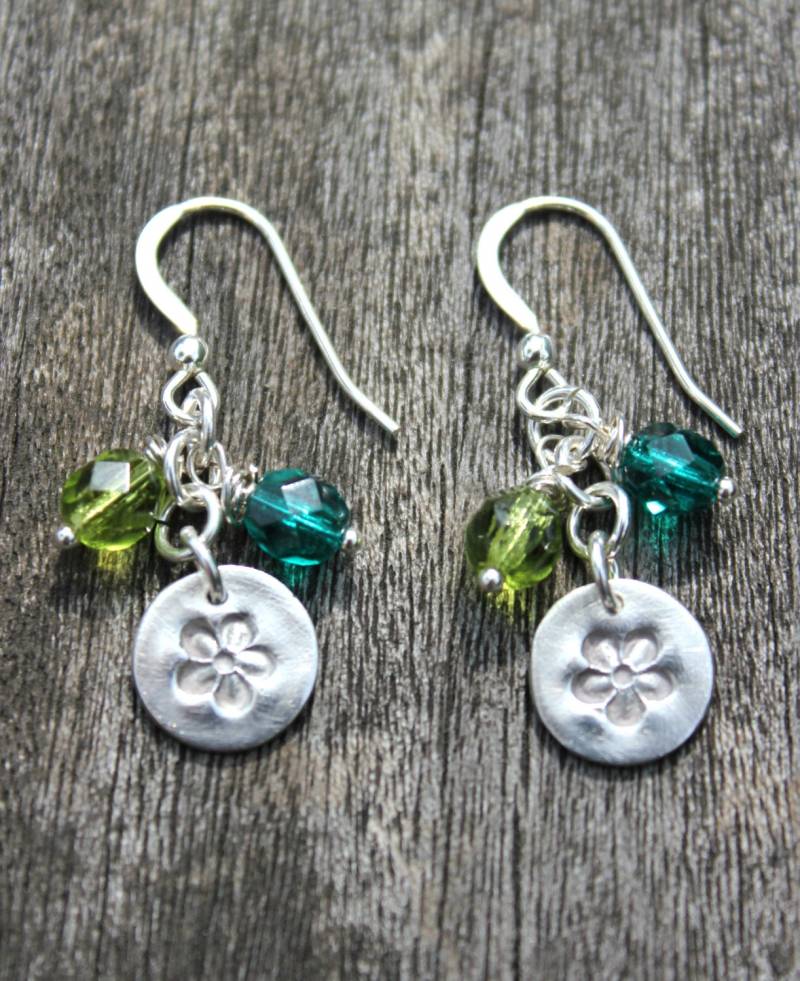 Blau Grün Kristall Ohrringe, Partei Statement Glasperlenohrringe, Cluster Schmuck, Blau Swarovski von littlesilverhedgehog