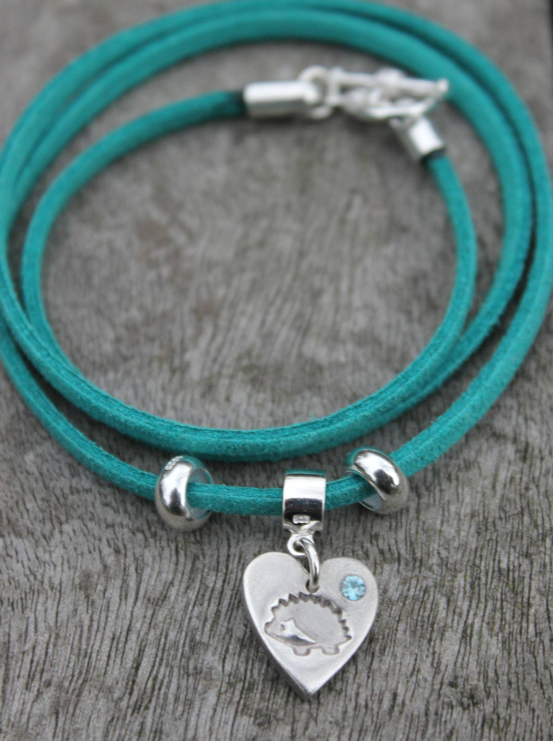Edelstein Igel Armband, Wildlederband Geburtsstein Sterling Igel, Stoffarmband, Wählen Sie Farbe Armband von littlesilverhedgehog