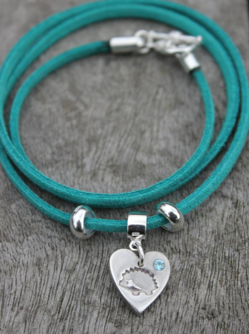 Edelstein Igel Armband, Wildlederband Geburtsstein Sterling Igel, Stoffarmband, Wählen Sie Farbe Armband von littlesilverhedgehog
