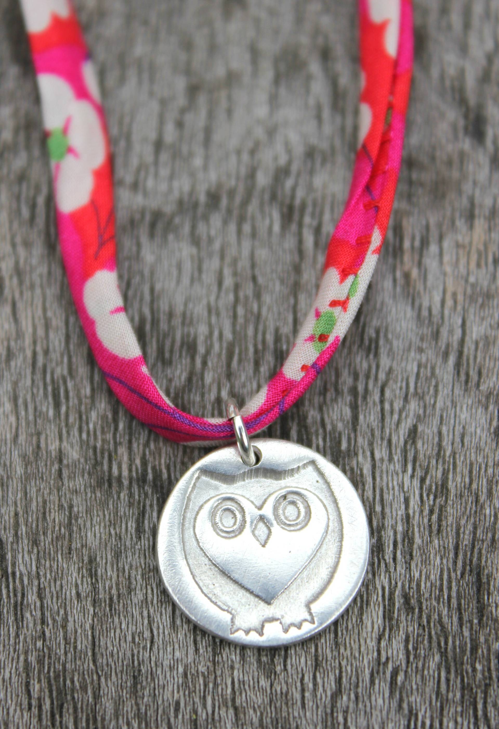 Eule Graduierung Anhänger, Schmuck, Geschenk, Freiheit Band Stoff Anhänger Halskette, Herz von littlesilverhedgehog
