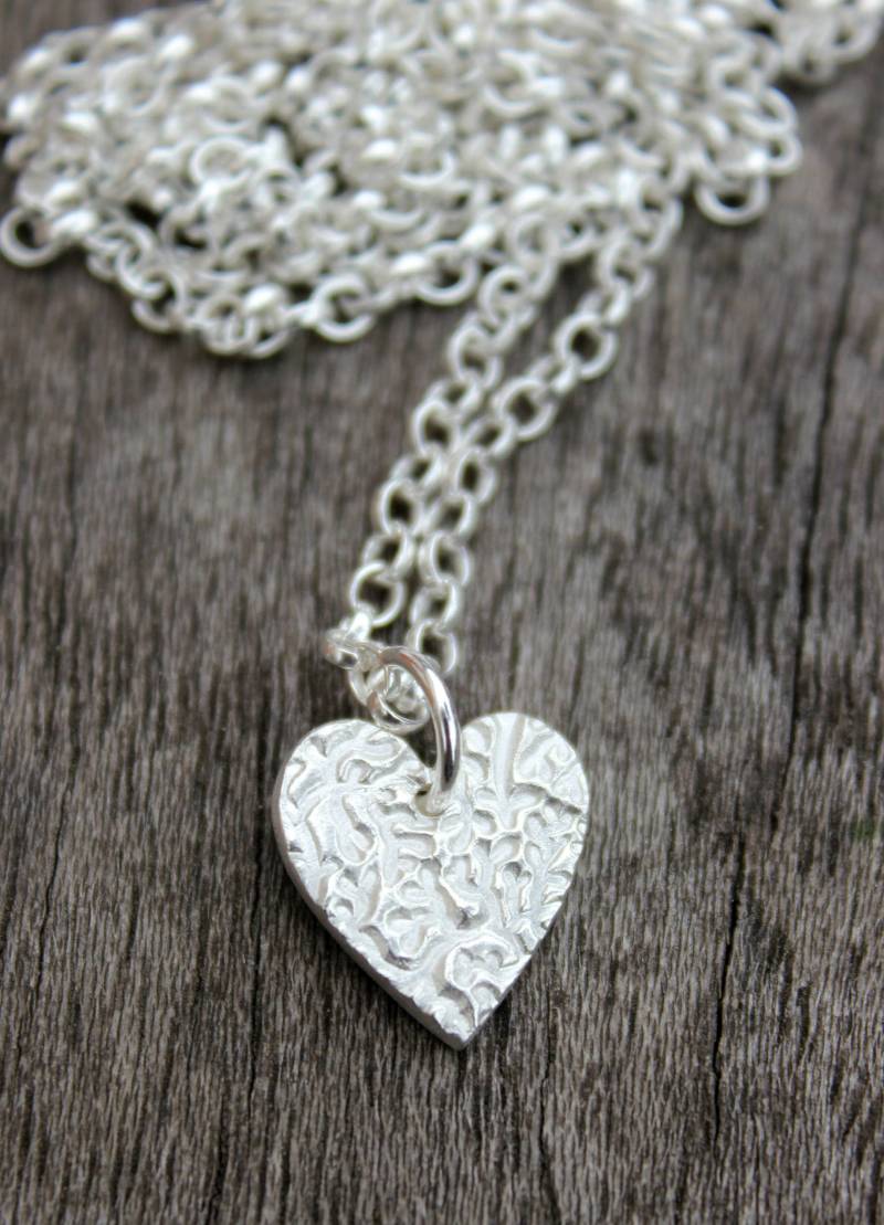 Gehämmerter Herz Anhänger, Gehämmerte Zierliche Silberherz Halskette, Winzige Strukturierte Silber Schmuck Gehämmerter Herz Anhänger, Gehämmerte Zierliche Silberherz Halskette, Winzige Strukturierte Silber Schmuck von littlesilverhedgehog