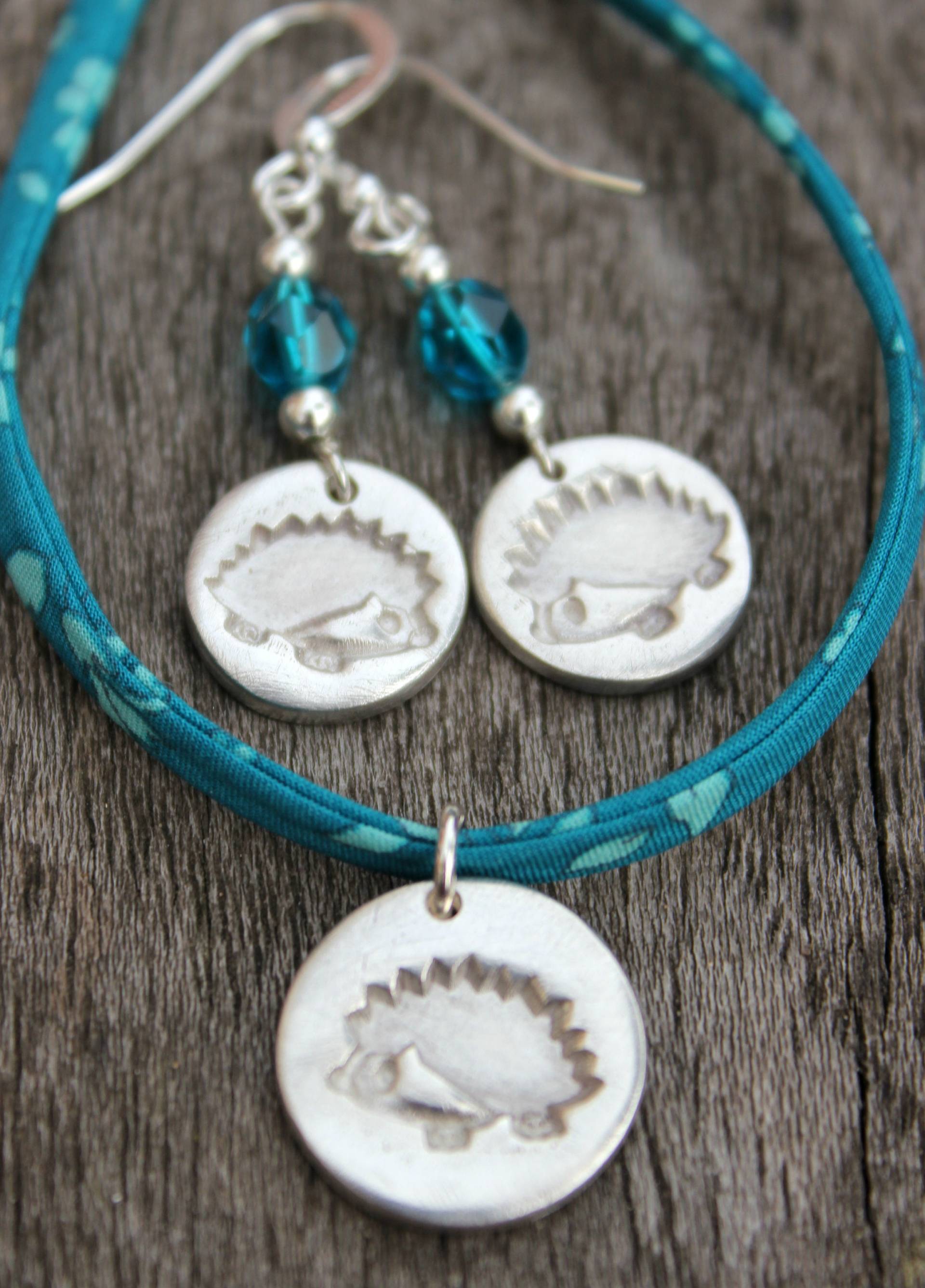 Igel-Schmuck-Set, Igel Geburtstagsgeschenk, Igel-Geschenk-Set, Igel-Schmuck, Ohrringe Und Anhänger von littlesilverhedgehog
