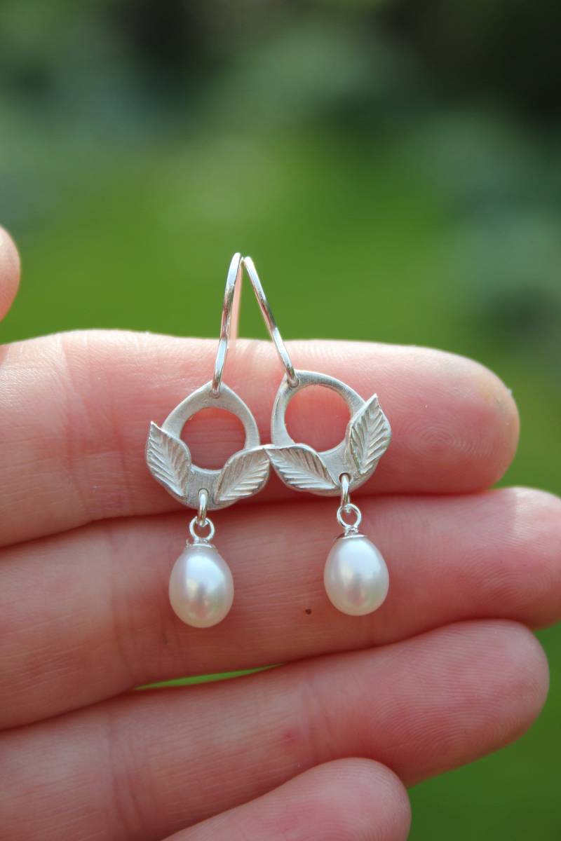 Kleine Silber Perlen Tropfen Ohrringe, Ohrringe Braut, Echte Perlen, Jugendstil von littlesilverhedgehog