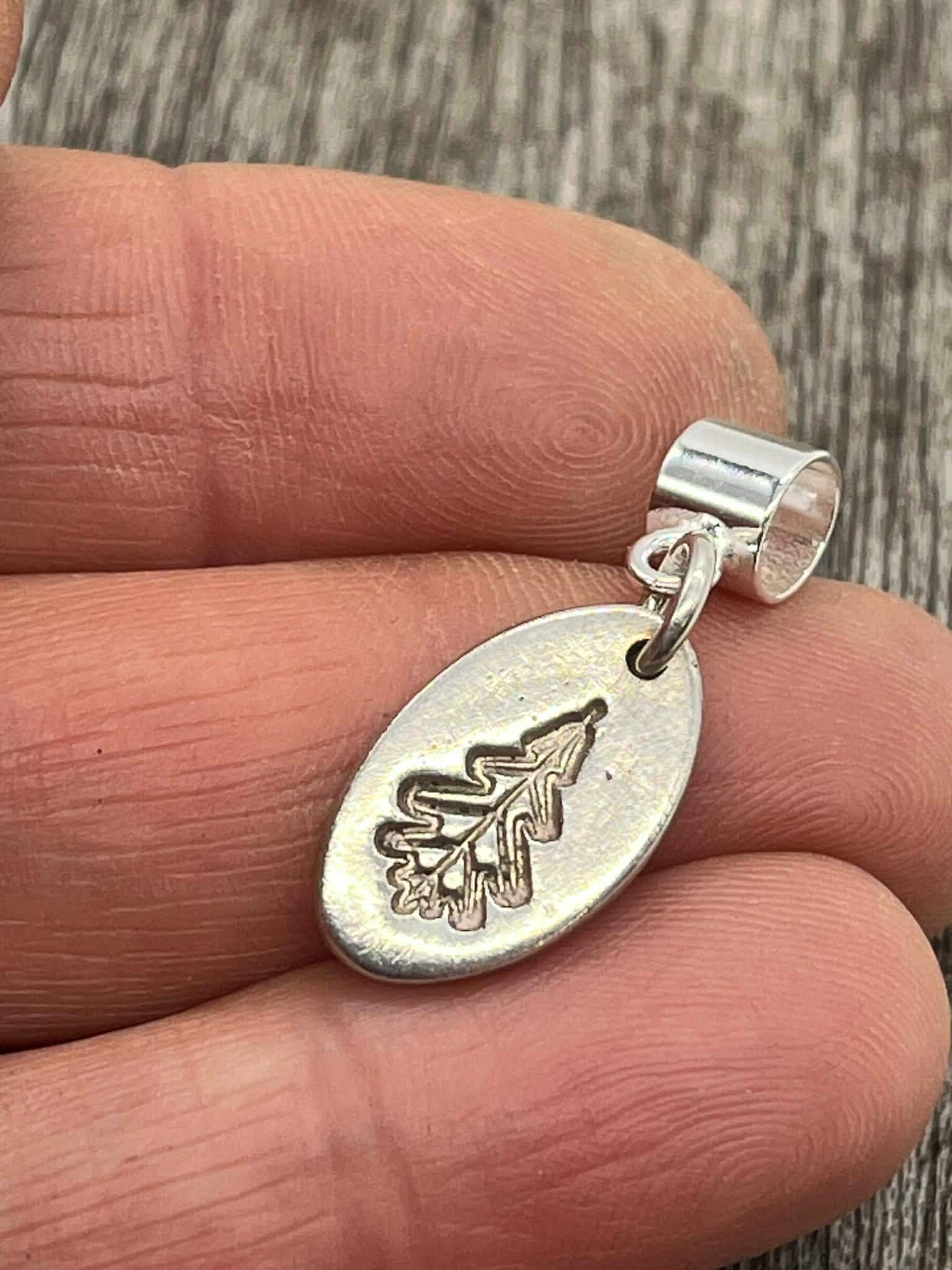 Kleines Eichenblatt Charm Für Armband, Sterling Silber Fassung, Pandora Kompatibel von littlesilverhedgehog