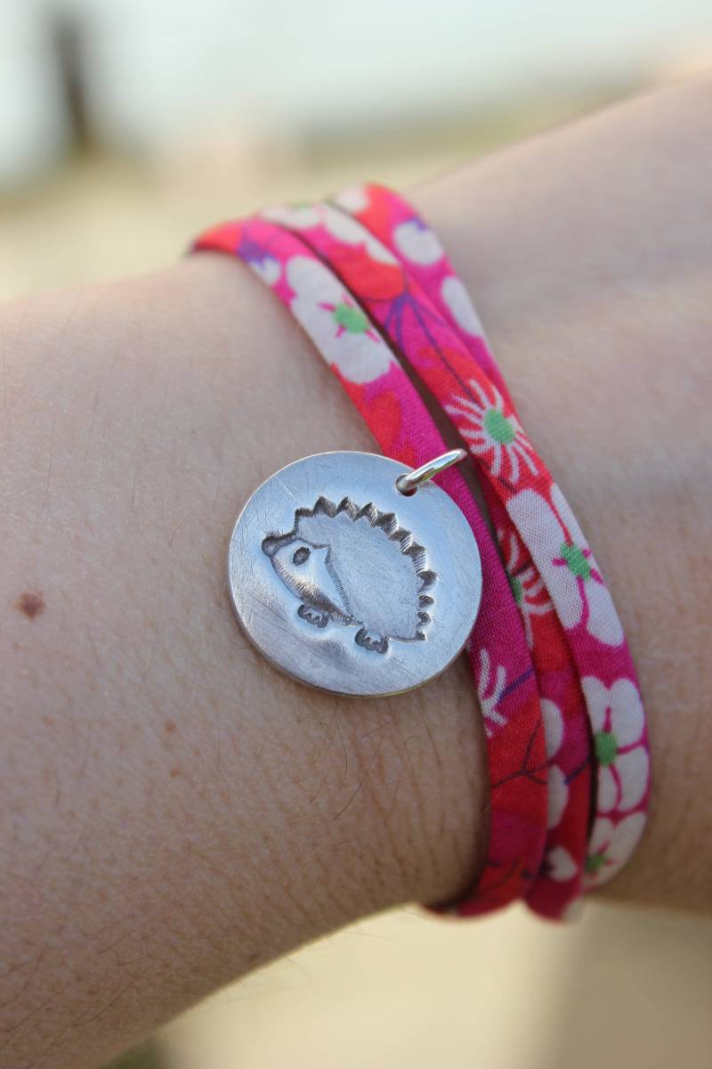 Liberty Of London Stoff-Wickelarmband Mit Handgefertigtem Silberfarbenen Igel-Anhänger, Farbauswahl von littlesilverhedgehog
