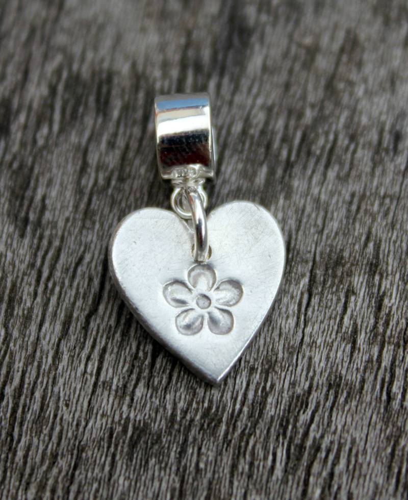 Pandora Herz Charm, Silber Erinnerung Charme, Trauer Benutzerdefinierte Blume Gravierte Charme Pandora Herz Charm, Silber Erinnerung Charme, Trauer Benutzerdefinierte Blume Gravierte Charme von littlesilverhedgehog