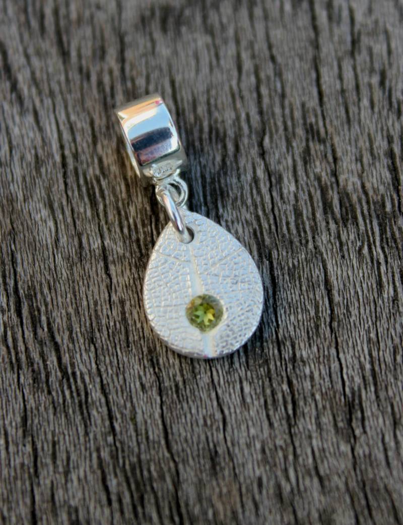 Pandora Peridot Winzigen Silber Blatt Charme, Edelstein Geformt Geburtsstein Pandora, Charme Anhänger von littlesilverhedgehog