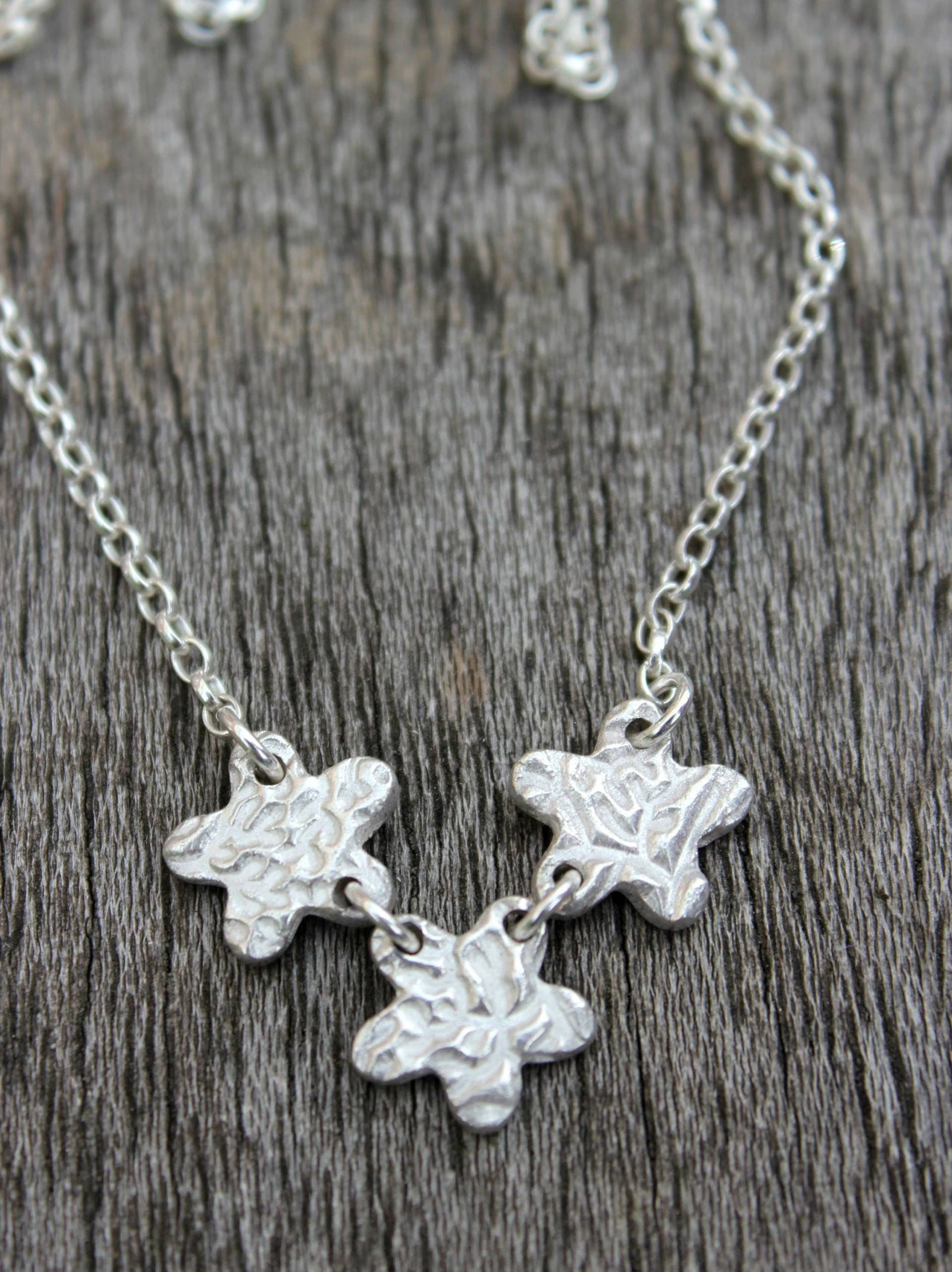 Silber Kette Halskette, Verbunden Blumenanhänger, Kleine Silberne Blumenkette, Schmuck, Blumen von littlesilverhedgehog
