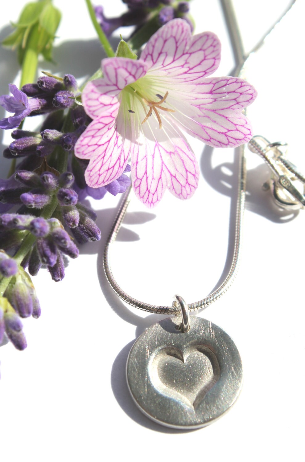 Silber Liebe Herz Halskette, Kleine Anhänger, Kreis Geprägtherz Charme, Schmuck von littlesilverhedgehog