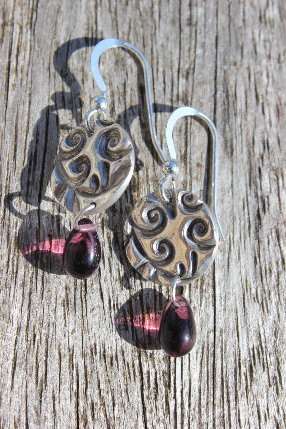 Silber Wirbel Ohrringe, Kreisohrringe, Ohrringe Lila Glas, Handgemachte Lila von littlesilverhedgehog