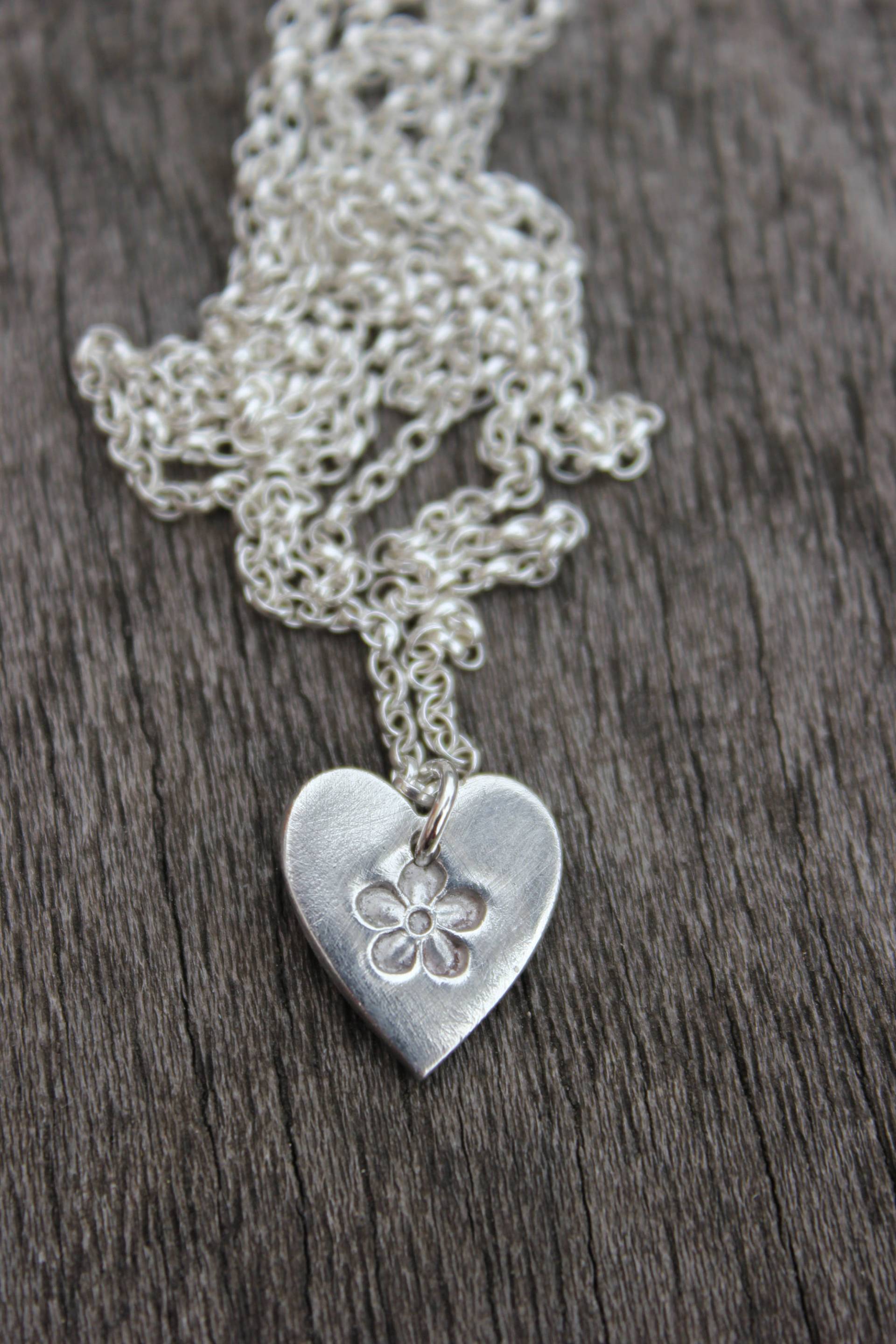 Vergissmißt Mich Nicht Blume Gedenkanhänger, Herzförmige Gedenkkette, Erinnerungsschmuck, Memorium Anhänger, in Erinnerung An Mama, Memory Anhänger von littlesilverhedgehog