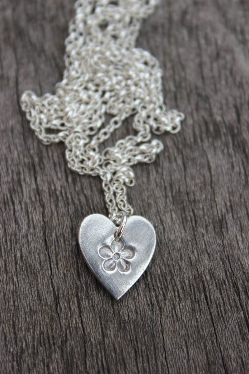Vergissmißt Mich Nicht Blume Gedenkanhänger, Herzförmige Gedenkkette, Erinnerungsschmuck, Memorium Anhänger, in Erinnerung An Mama, Memory Anhänger Vergissmißt Mich Nicht Blume Gedenkanhänger, Herzförmige Gedenkkette, Erinnerungsschmuck, Memorium Anhänger, in Erinnerung An Mama, Memory Anhänger von littlesilverhedgehog