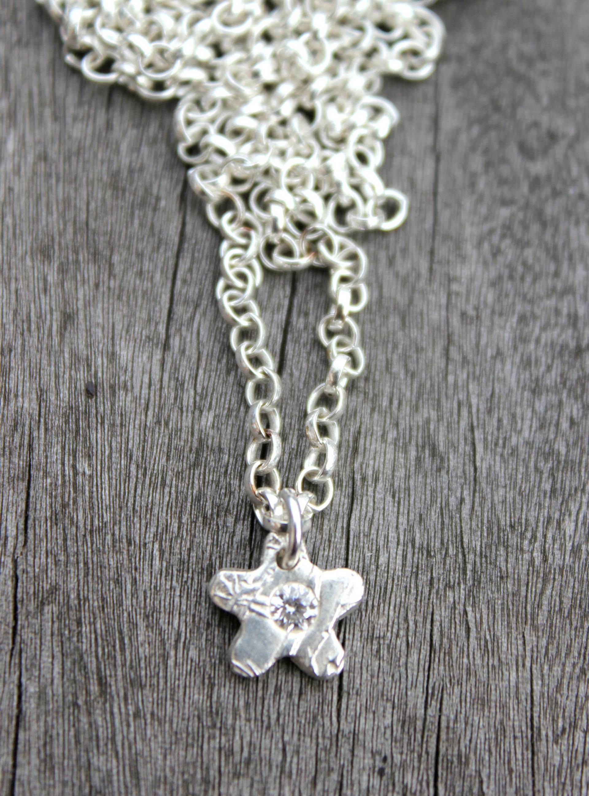 Winzige Edelstein Blume Halskette, Weiße Topas Blumenanhänger, Kleine Silber Anhänger, Geburtsstein Inspiriert Von Blumen von littlesilverhedgehog