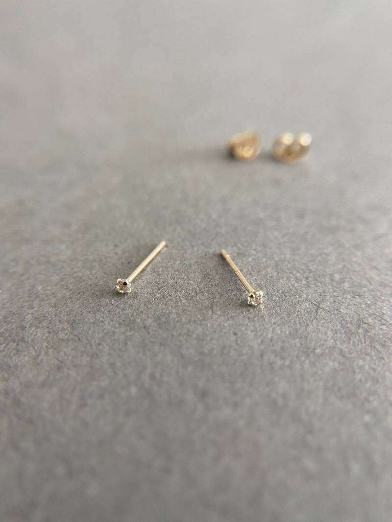 14K Solid Gold Kleine Klare Cz Typ A Ohrstecker von littletinyNY