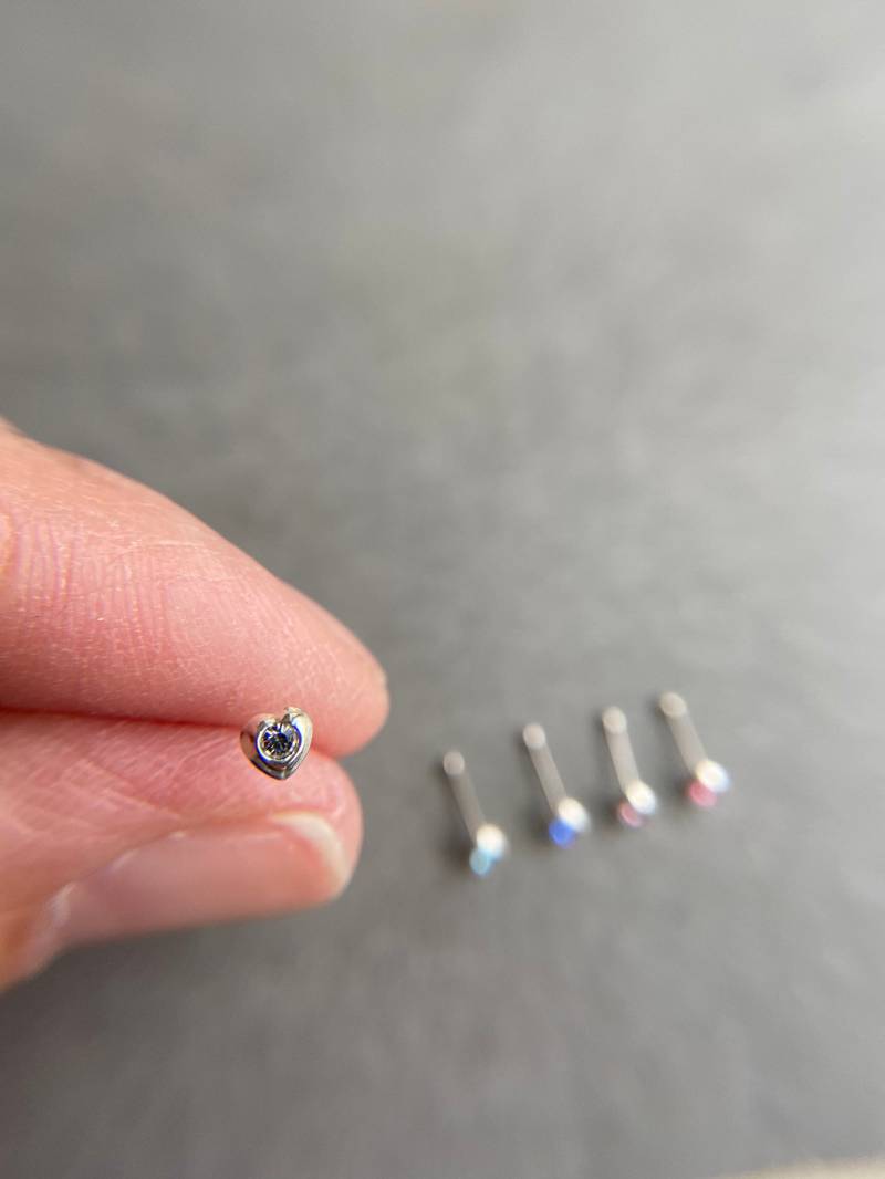 2 Stück/Silber Cz Herz Nasenstecker - Sterling Silber 2 Stück/Silber Cz Herz Nasenstecker - Sterling Silber von littletinyNY