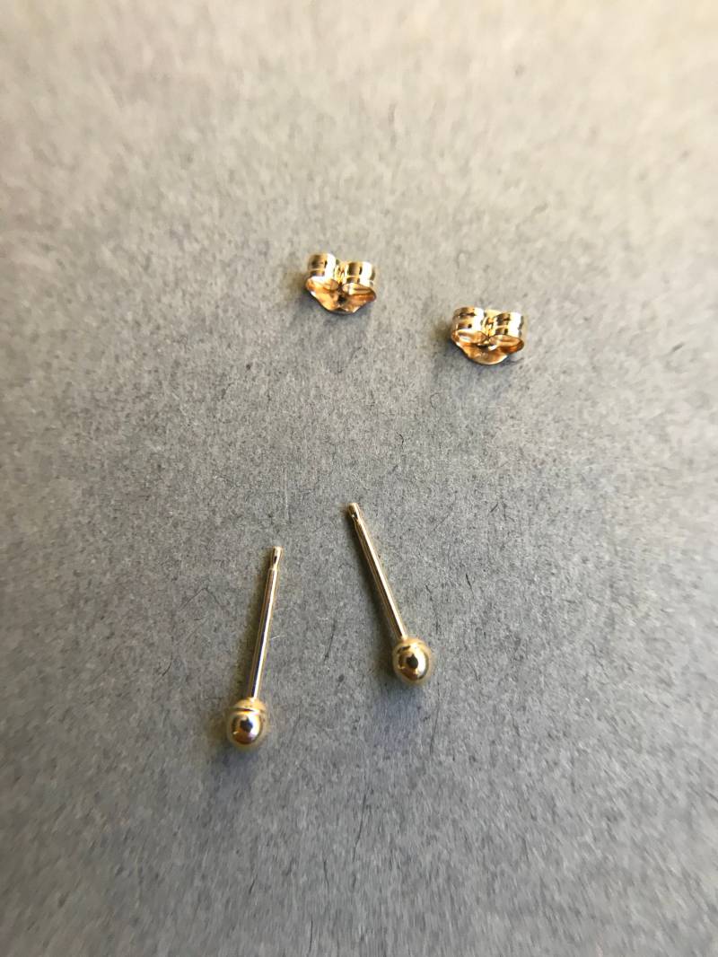 Gold Fill Kleine Punkt Kugel Ohrstecker 2mm, 3mm, 4mm, 5mm Gold Fill Kleine Punkt Kugel Ohrstecker 2mm, 3mm, 4mm, 5mm von littletinyNY