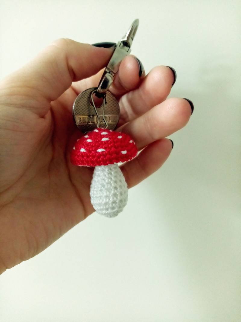 Schlüsselanhänger Fliegenpilz Schlüsselanhänger Fliegenpilz von littlewoolwitches