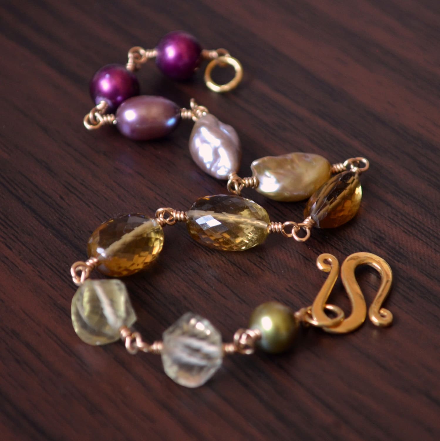 Pflaumen- Und Olivgrün-Armband, Gold Filled, Echte Süßwasserperle, Honigquarz-Edelsteinschmuck - Obstgarten Im Wechsel Kostenloser Versand Pflaumen- Und Olivgrün-Armband, Gold Filled, Echte Süßwasserperle, Honigquarz-Edelsteinschmuck - Obstgarten Im Wechsel Kostenloser Versand von livbridal