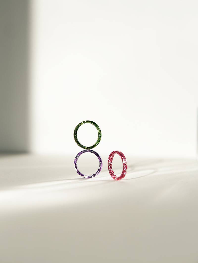 3Er Set Harz Ringe Mit Rosa Grün Lila Metall Flocken, Dünne Ringe, Klare Ringschiene, Cooles Geschenk 3Er Set Harz Ringe Mit Rosa Grün Lila Metall Flocken, Dünne Ringe, Klare Ringschiene, Cooles Geschenk von livinlovin