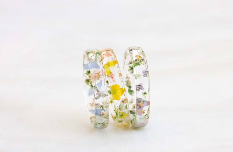 3Er Set Harzringe Mit Gepressten Mehrfarbigen Blumen, Stapelbare Dünne Ringe, Klare Ringschiene, Natur Inspirierter Schmuck, Weihnachtsgeschenk 3Er Set Harzringe Mit Gepressten Mehrfarbigen Blumen, Stapelbare Dünne Ringe, Klare Ringschiene, Natur Inspirierter Schmuck, Weihnachtsgeschenk von livinlovin