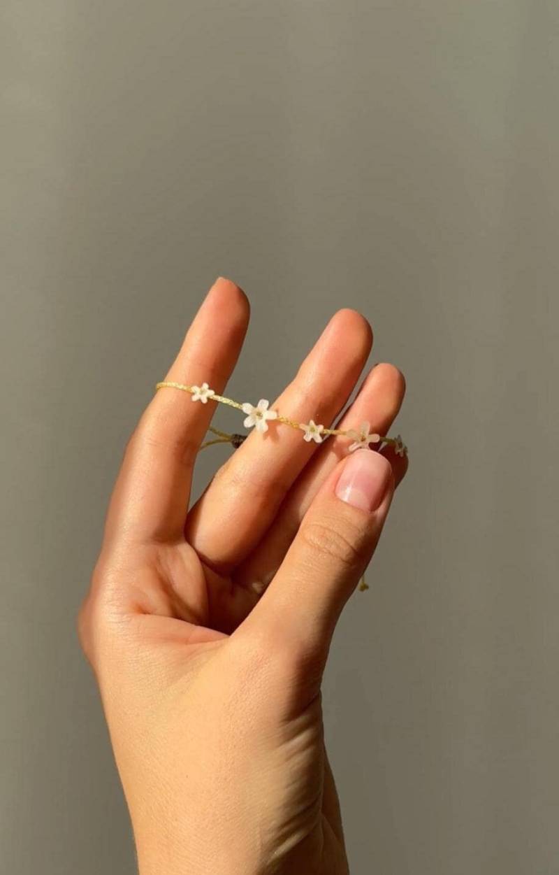 Echte Vergissmeinnicht Blumen Anhänger Armband Schimmernde Gelbe Kordel von livinlovin