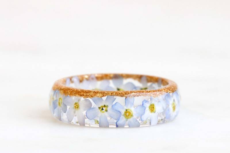 Floraler Harz Ring Vergissmeinnicht Blumen, Gold/Silber/Kupfer Flakes von livinlovin