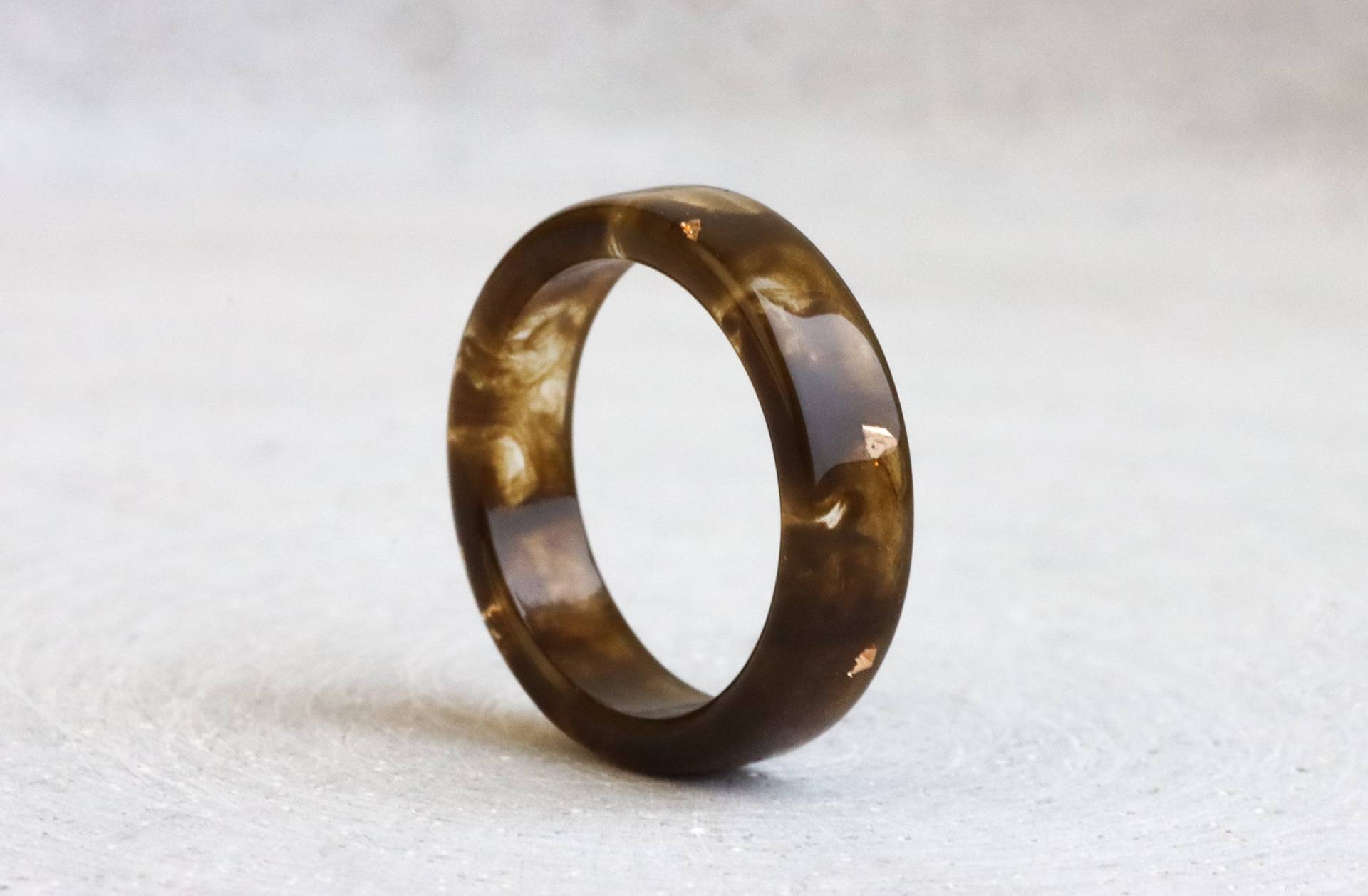 Brauner Harz Ring Mit Gold/Silber/Kupfer Flocken, Nicht Facettierter Ring, Natur Inspirierter Handgefertigter Schmuck, Muttertagsgeschenk von livinlovin