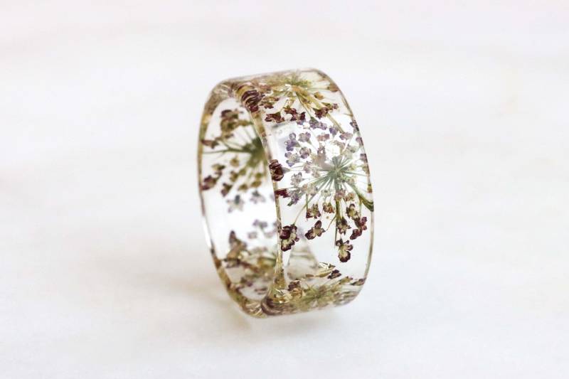 Breiter Ring Mit Gepressten Echten Blumen Und Gold/Silber/Kupfer Flocken, Naturschmuck Breiter Ring Mit Gepressten Echten Blumen Und Gold/Silber/Kupfer Flocken, Naturschmuck von livinlovin