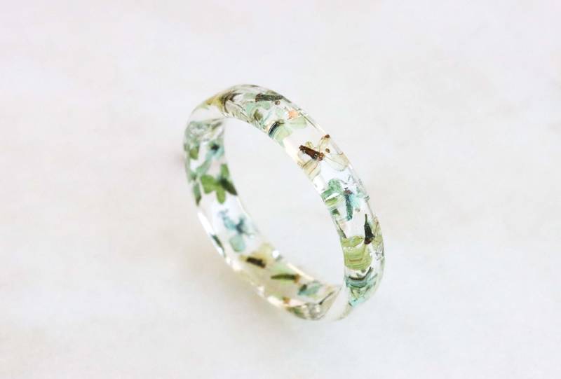 Dünner Kunstharzring Gepresste Rosa Blumen Und Goldflocken Dünner Kunstharzring Gepresste Rosa Blumen Und Goldflocken von livinlovin