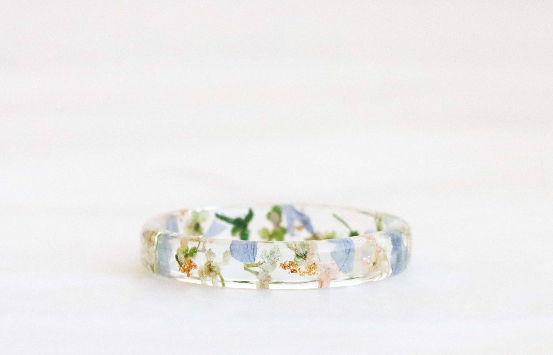 Dünner Harzring Mit Gepressten Weiß-Rosa-Queen-Anne-Spitzenblumen Und Gold/Silber Kupferflocken, Natur Inspirierter Schmuck, Weihnachtsgeschenk von livinlovin
