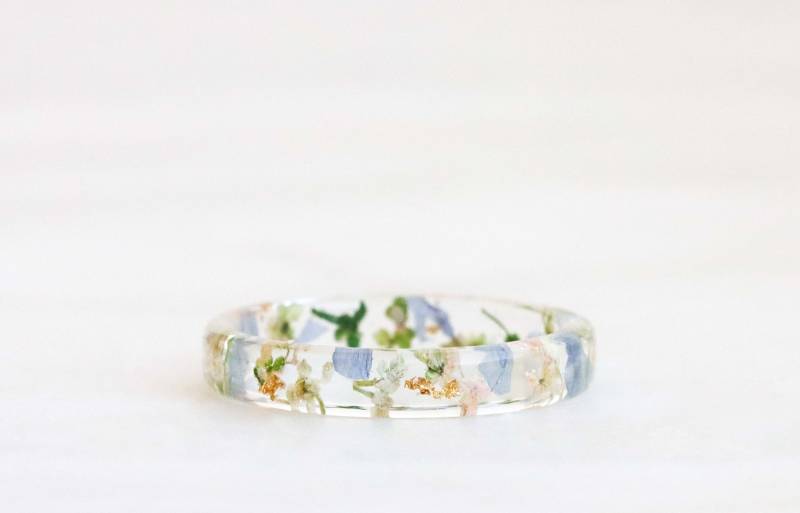Dünner Harzring Mit Gepressten Weiß-Rosa-Queen-Anne-Spitzenblumen Und Gold/Silber Kupferflocken, Natur Inspirierter Schmuck, Weihnachtsgeschenk Dünner Harzring Mit Gepressten Weiß-Rosa-Queen-Anne-Spitzenblumen Und Gold/Silber Kupferflocken, Natur Inspirierter Schmuck, Weihnachtsgeschenk von livinlovin