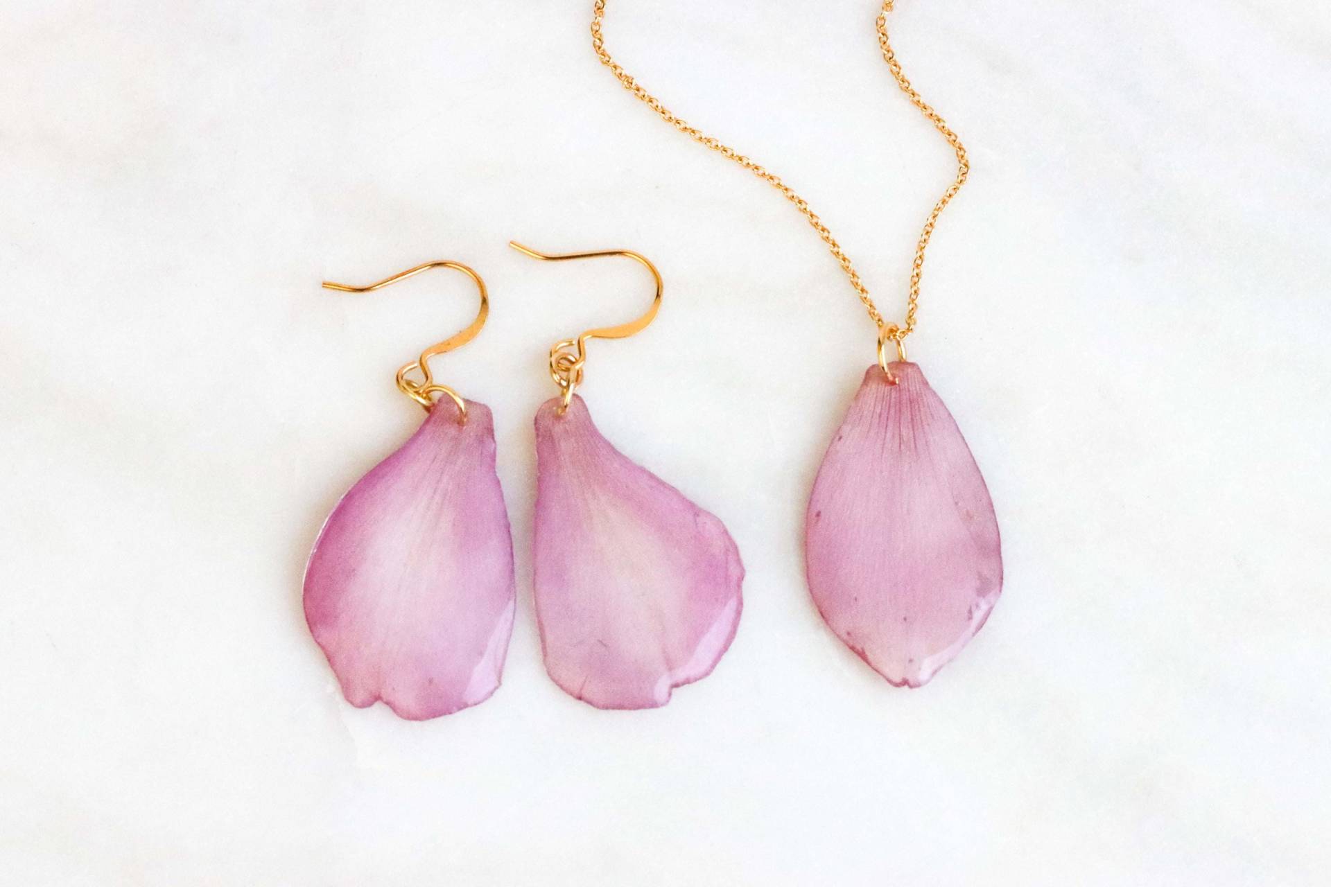 Echte Rosa Anemone Blütenblatt Schmuck Set, Resin Halskette Und Ohrringe von livinlovin