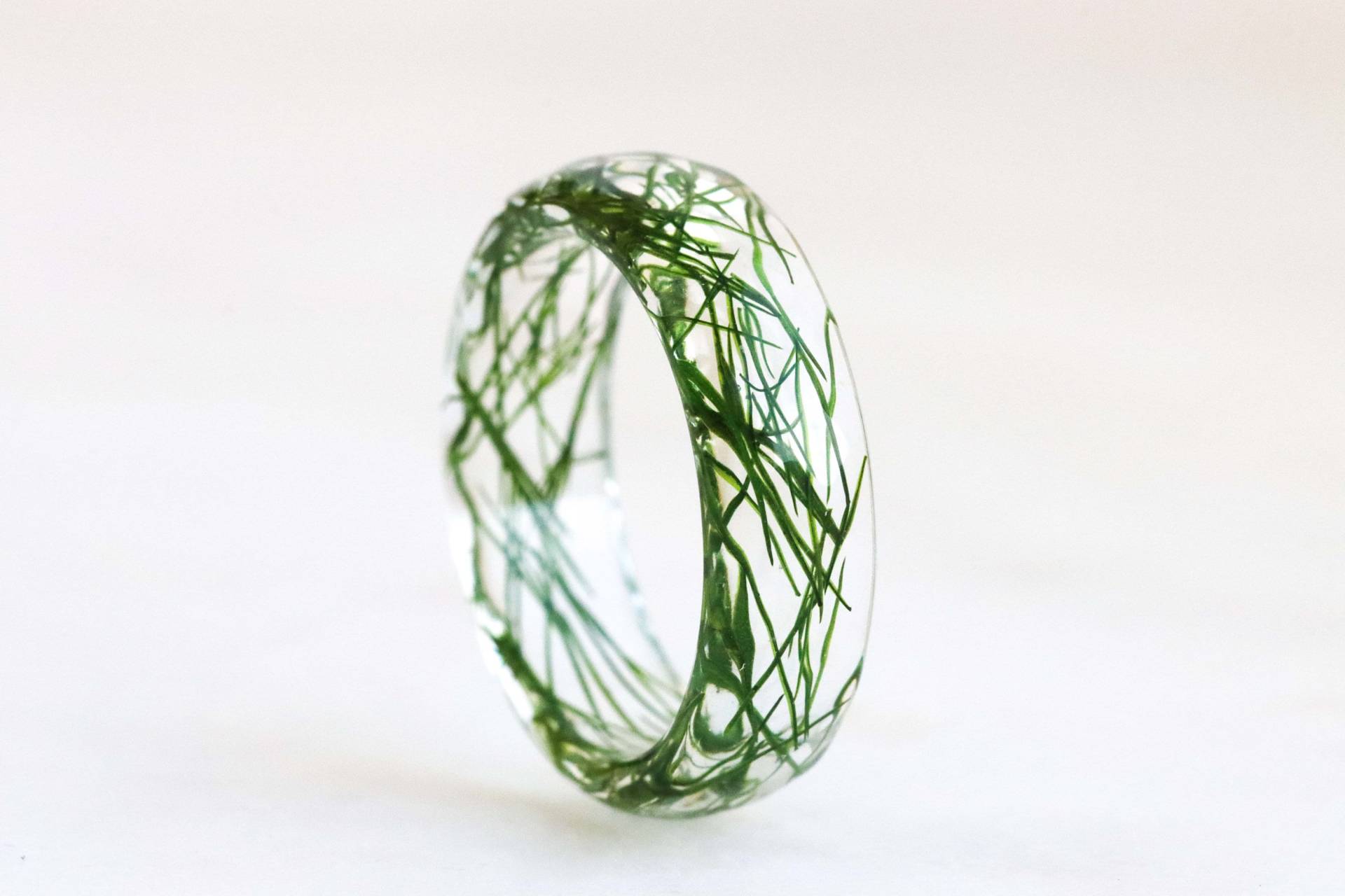 Grünes Gras Harz Ring, Echte Blätter Im Inneren, Facettierter Ring Mit Winzigen Grünen Blättern, Natur Inspiriertes Geschenk, Muttertagsgeschenk von livinlovin