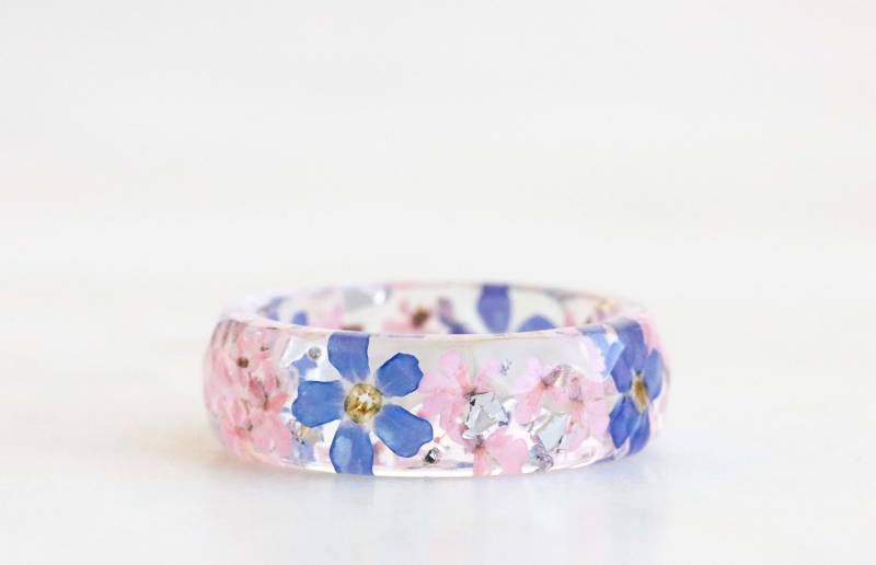 Harz Ring Mit Gepresstem Blauem Vergissmeinnicht, Pink Queen Anne's Lace Blumen Und Silber/Gold/Kupfer Flocken, Natur Inspirierter Schmuck Harz Ring Mit Gepresstem Blauem Vergissmeinnicht, Pink Queen Anne's Lace Blumen Und Silber/Gold/Kupfer Flocken, Natur Inspirierter Schmuck von livinlovin