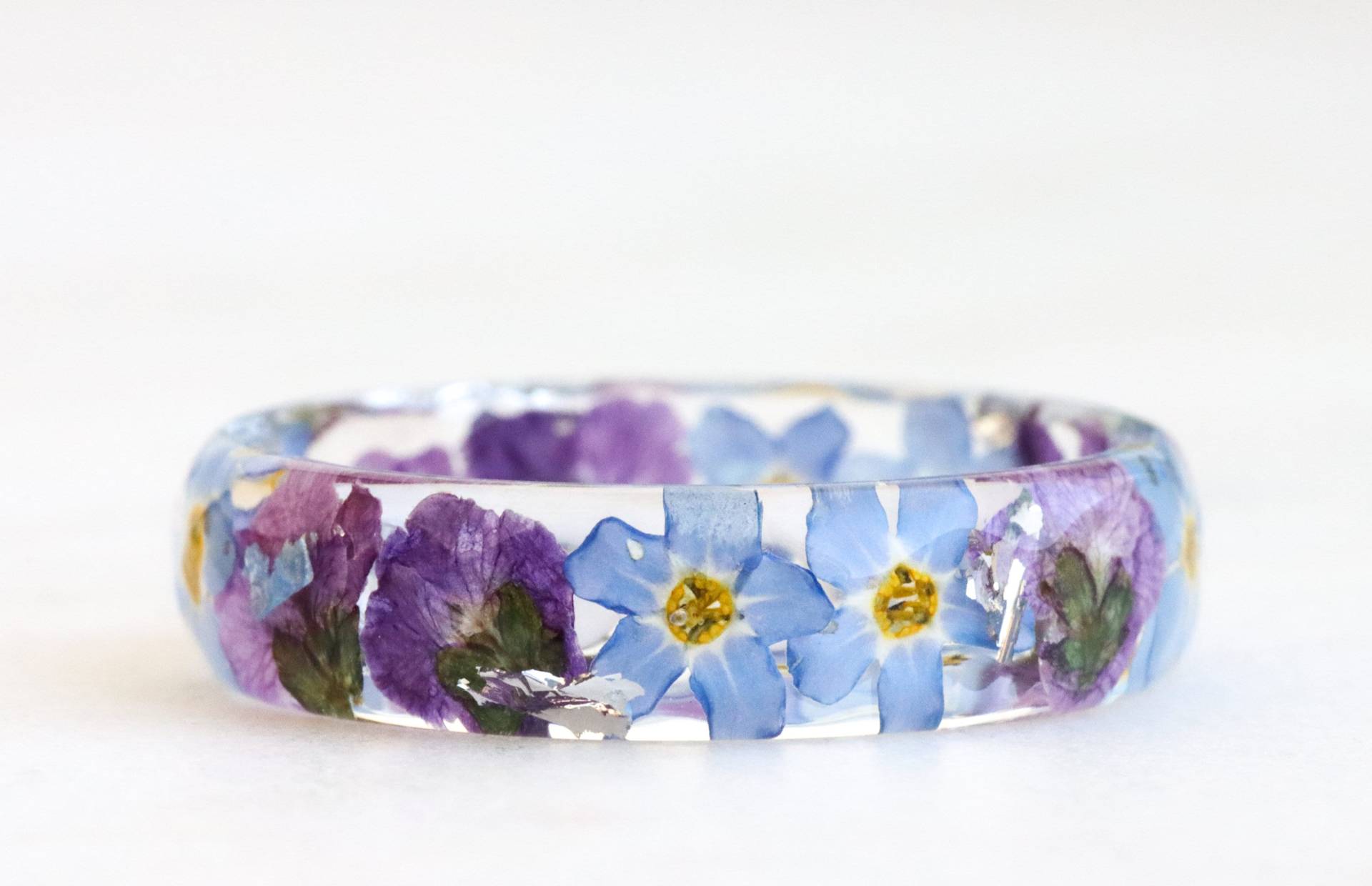 Harz Ring Mit Gepresstem Vergissmeinnicht, Violette Blumen Und Silber/Gold/Kupfer Flocken, Natur Schmuck, Blau Lila von livinlovin