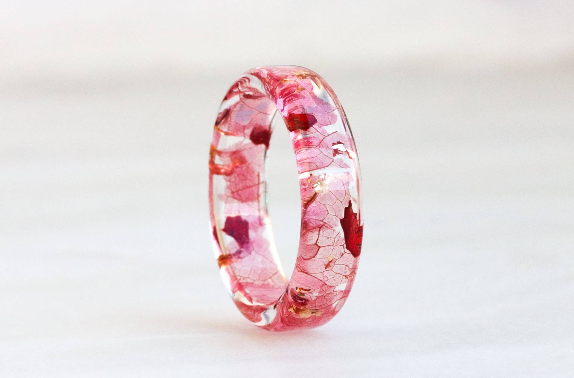 Harz Ring Mit Gepressten Rosa Blütenblättern, Roten Blättern Und Gold/Silber/Kupfer Flocken, Natur Inspirierter Schmuck, Muttertagsgeschenk von livinlovin