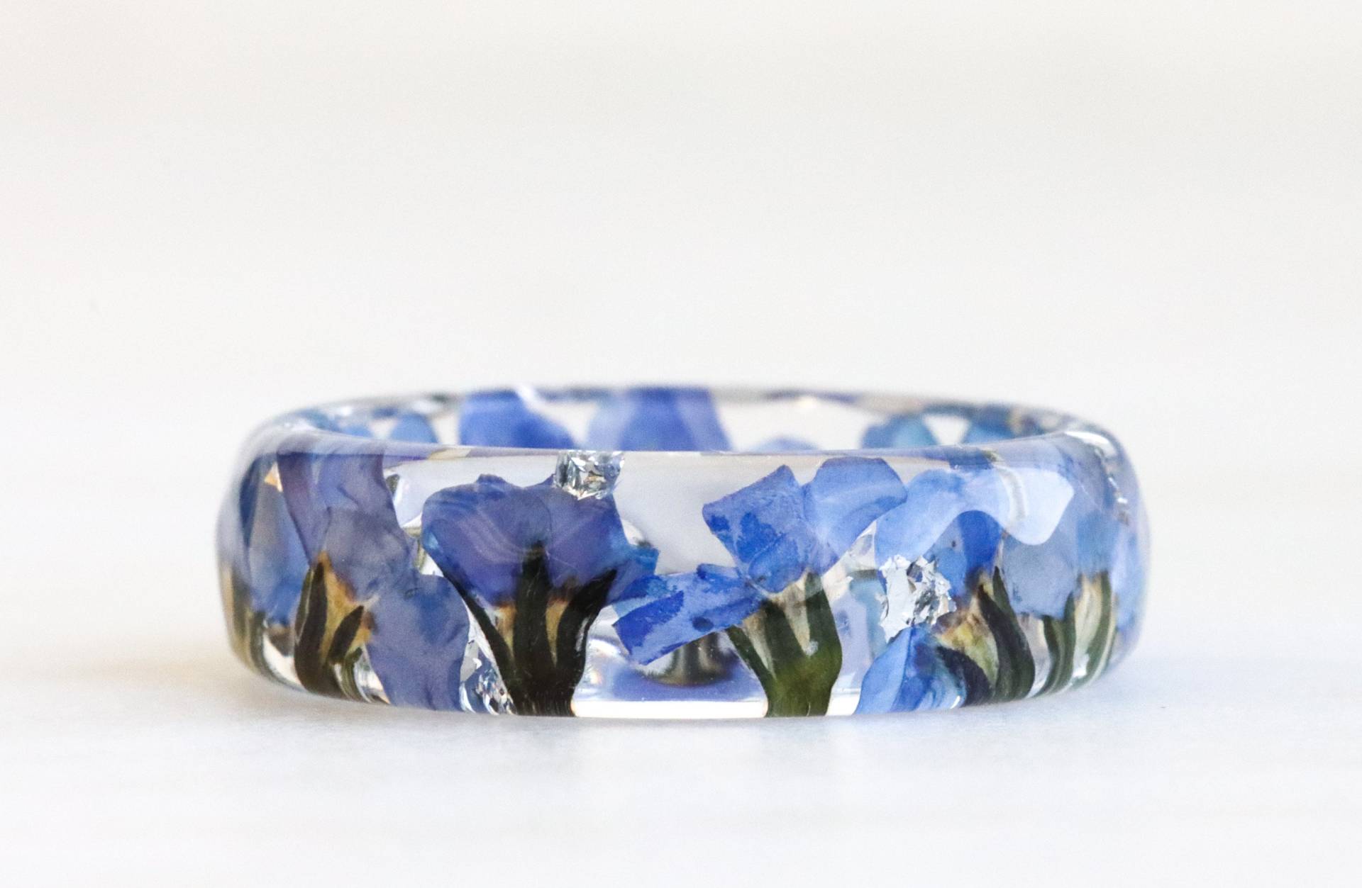 Harz Ring Mit Gepressten Vergissmeinnicht Blumen Und Silber/Gold/Kupfer Flocken, Natur Schmuck, Facettierter Blauer Ring, Geburtstagsgeschenk von livinlovin