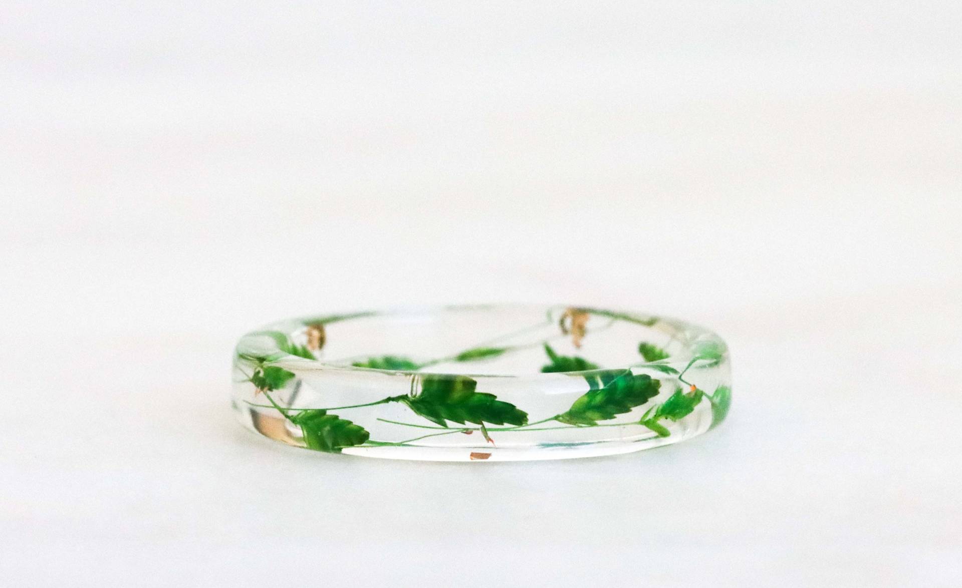Harzring Mit Grünen Blättern Im Inneren, Zartes Klares Band Getrockneten Blättern, Ein Von Der Natur Inspiriertes Geschenk, Weihnachtsgeschenk von livinlovin