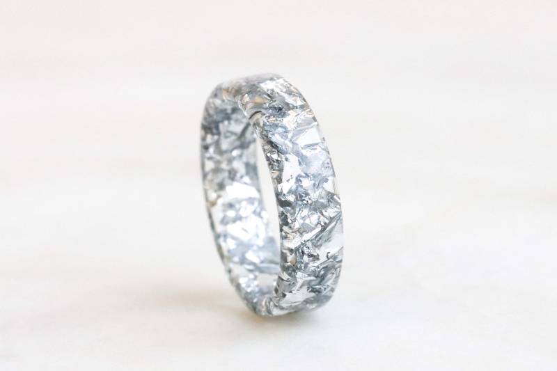 Harzring Mit Silberflocken Im Inneren, Nicht Facettierter Harzring, Von Der Natur Inspirierter Handgefertigter Schmuck, Geschenk Zum Valentinstag von livinlovin