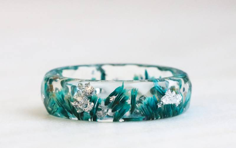 Mintfarbener Harz Ring, Natur Inspiriertes Band Mit Gepressten Türkis Blumen Und Silber/Gold/Kupfer Flocken, Facettierter Weihnachtsgeschenk von livinlovin
