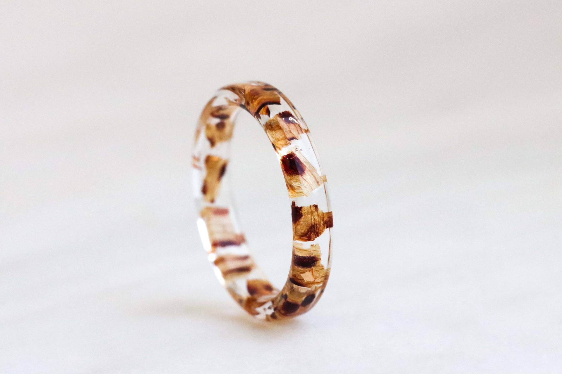 Natur Inspirierte Harz-Ringband Mit Getrockneten Tigerlilien-Blütenblättern Und Gold-/Silber-/Kupferflocken, Valentinstaggeschenk, Brauner Ring von livinlovin