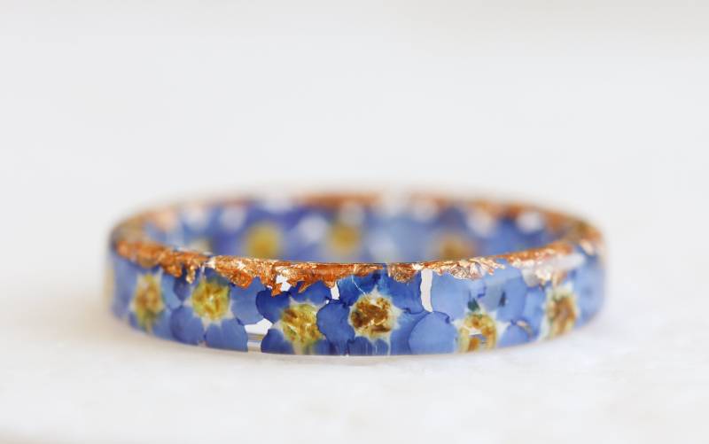 Natur Inspirierte Harz Ringschiene Mit Gepressten Vergissmeinnicht Blumen Und Goldflocken, Echte Im Inneren, Blauer Ring, Muttertag von livinlovin