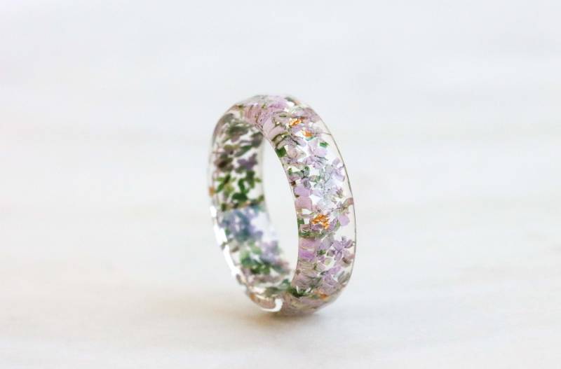 Natur Ring Mit Gepressten Lila Grünen Dillblüten Und Goldflocken, Inspirierter Schmuck, Facettierter Echten Blumen von livinlovin