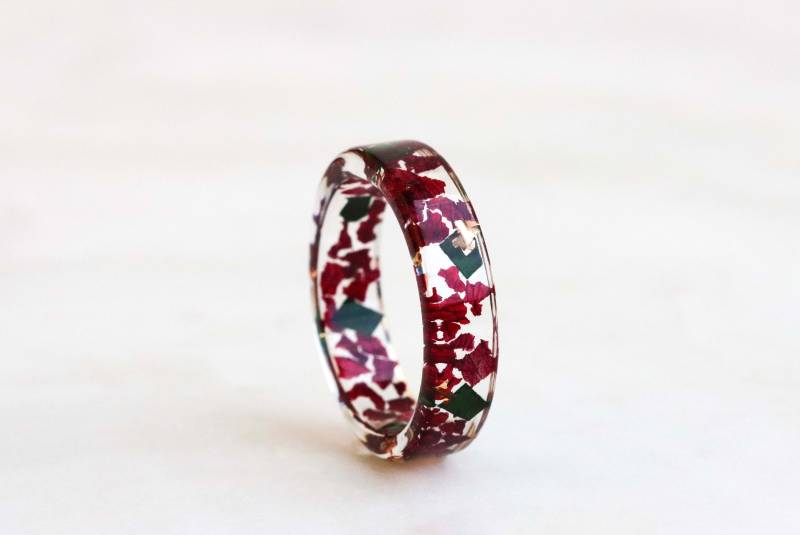 Nature Inspired Resin Ring Mit Eukalyptusblättern, Gladiolenblättern Und Goldflocken - Clear Nature Inspired Resin Ring Mit Eukalyptusblättern, Gladiolenblättern Und Goldflocken - Clear von livinlovin