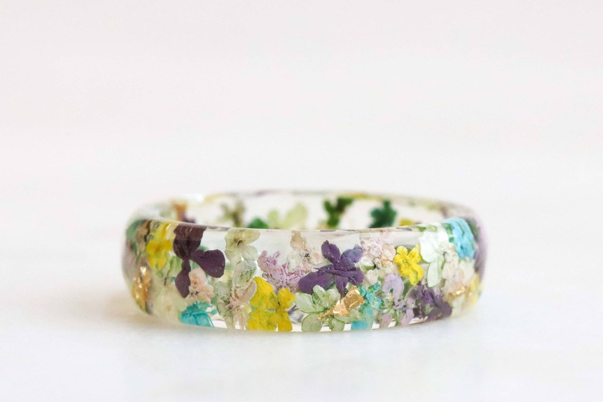 Resin Ring Mit Gepressten Queen Anne's Lace Blumen Und Gold/Silber/Kupfer Flocken, Facettierter Winzigen Gelben Blüten, Natur Inspiriert von livinlovin