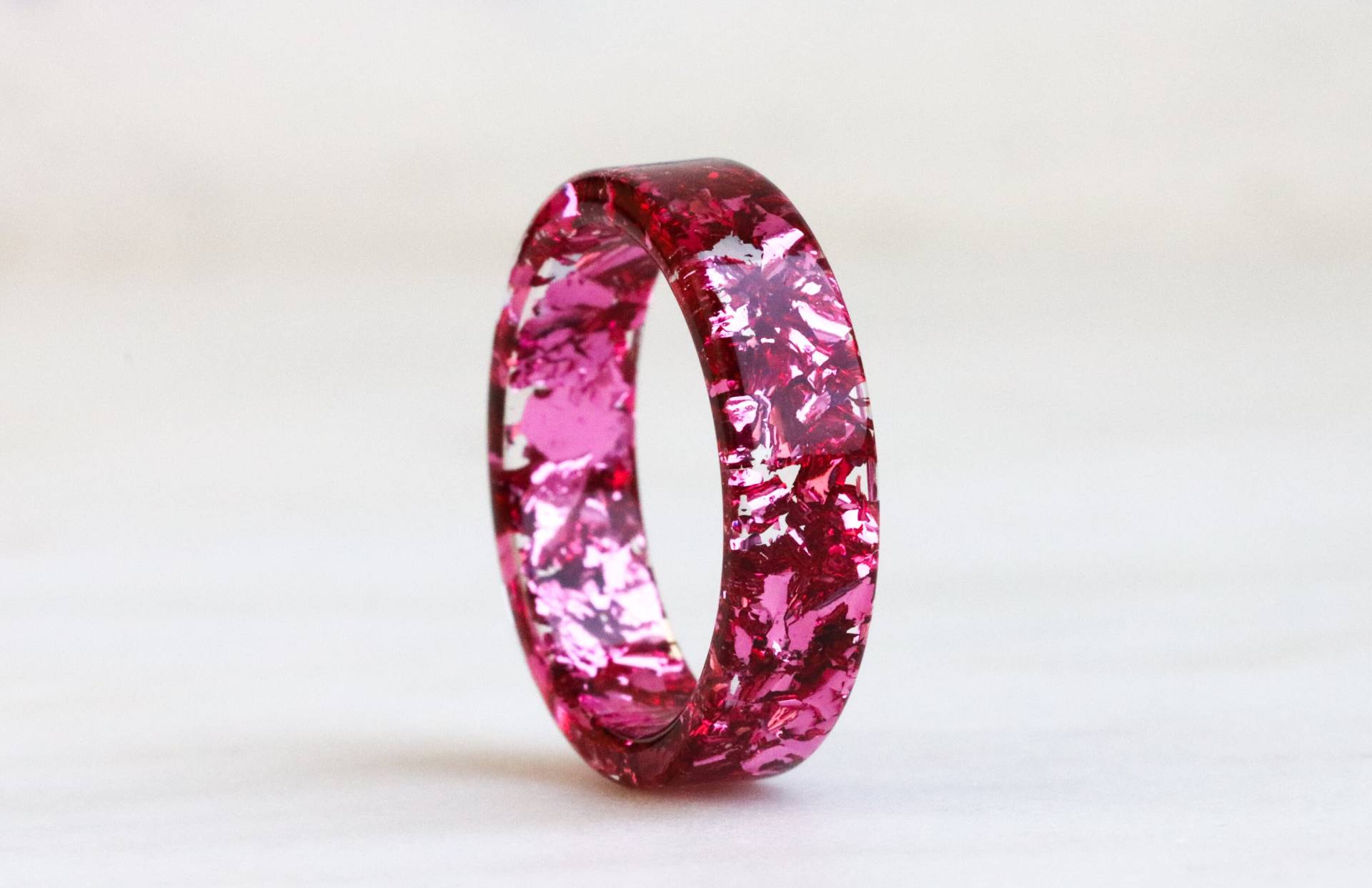 Rosa Harz Ring, Klarer Ring Mit Metallflocken Im Inneren, Hochglanz Muttertagsgeschenk, Stapelbarer von livinlovin