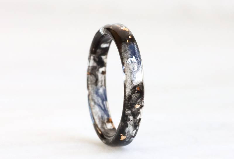 Schwarzer Resin Ring - Mit Gold Und Silber Flocken Schwarzer Resin Ring - Mit Gold Und Silber Flocken von livinlovin
