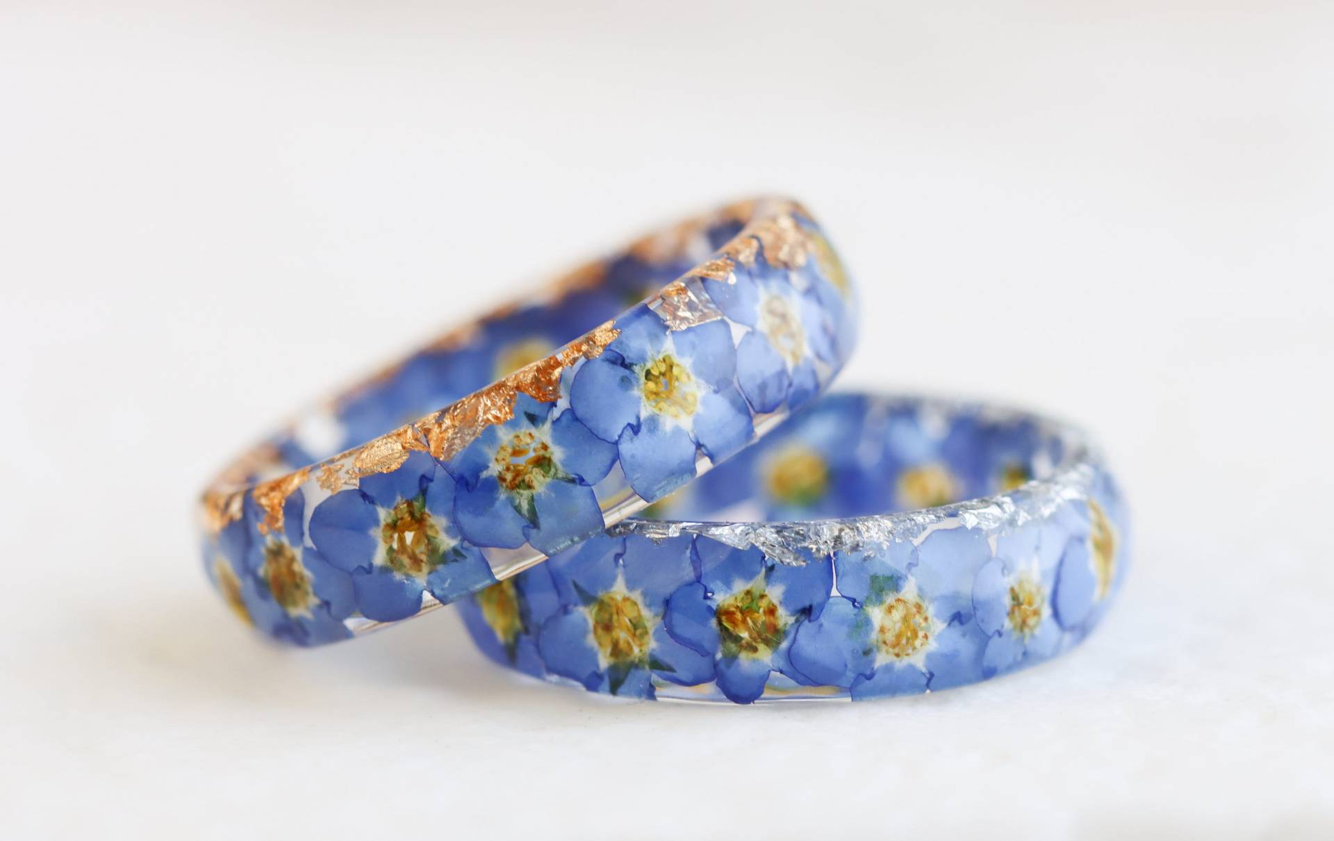 Set Aus Zwei Harzringen Mit Vergissmeinnicht Blumen Und Gold/Silber Kupferflocken - Echte Im Inneren von livinlovin