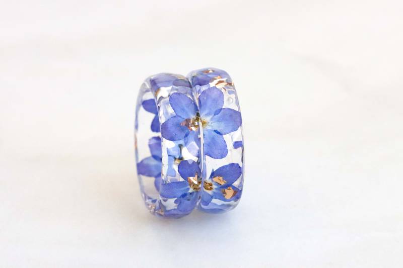 Set Aus Zwei Vergissmeinnicht Ringen, Echte Gepresste Blumen Im Inneren, Natur Inspiriertes Blumenpaar Set, Passende Ringe, Weihnachtsgeschenk von livinlovin