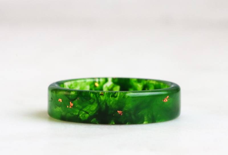 Smaragdgrüner Harzring Mit Gold/Silber/Kupferflocken - Facettierter Naturinspirierter Handgefertigter Schmuck Waldgrüner Ring Smaragdgrüner Harzring Mit Gold/Silber/Kupferflocken - Facettierter Naturinspirierter Handgefertigter Schmuck Waldgrüner Ring von livinlovin
